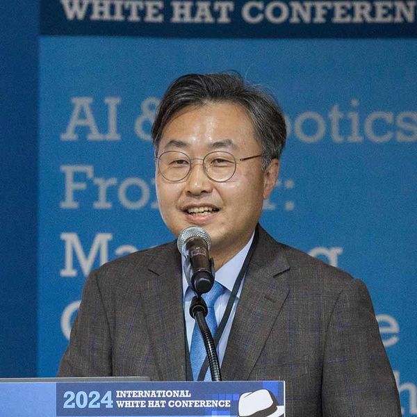 Dr. Wook Kang